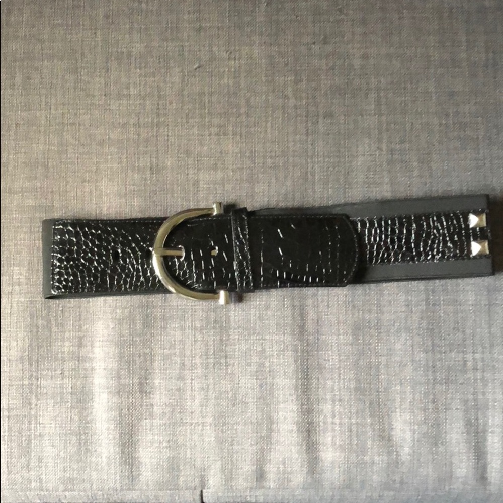 White House Black Market XS Grommeted belt